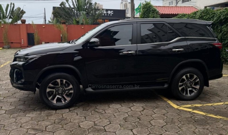 HILUX SW4 2.8 4X4 SRX PLATINUM TURBO 7 LUGARES DIESEL 4P AUTOMÁTICO - 2024 - BENTO GONçALVES