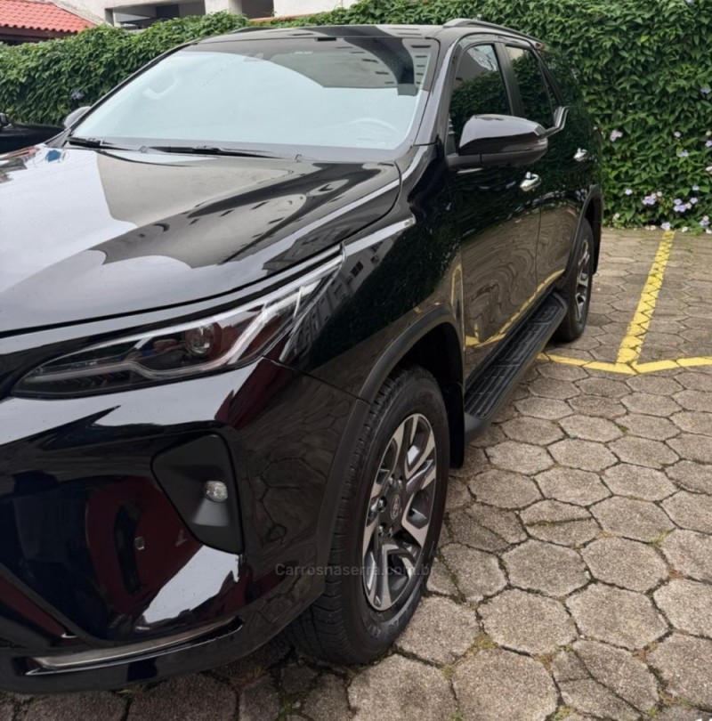HILUX SW4 2.8 4X4 SRX PLATINUM TURBO 7 LUGARES DIESEL 4P AUTOMÁTICO - 2024 - BENTO GONçALVES