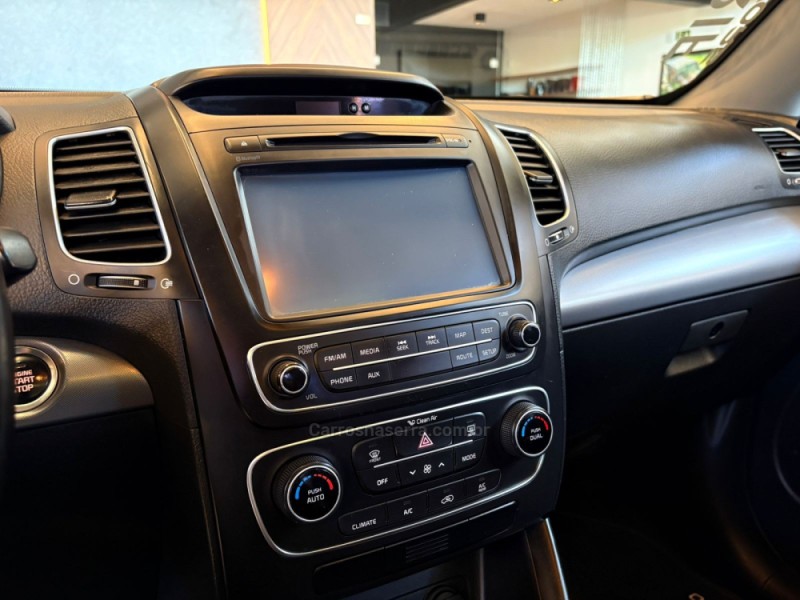 SORENTO 3.5 S.658 V6 4X4 24V GASOLINA 4P AUTOMÁTICO - 2014 - CAMPO BOM