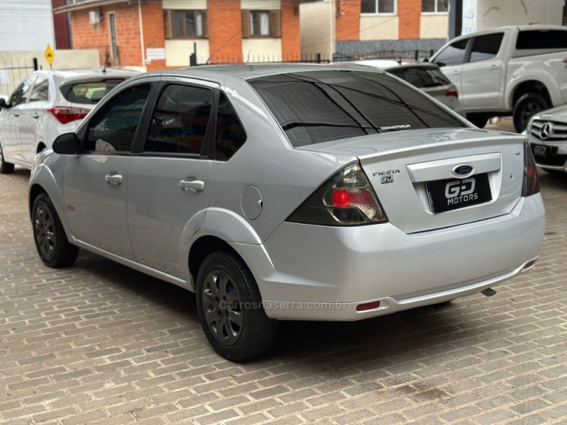 FIESTA 1.6 ROCAM SE SEDAN 8V FLEX 4P MANUAL - 2012 - PASSO FUNDO