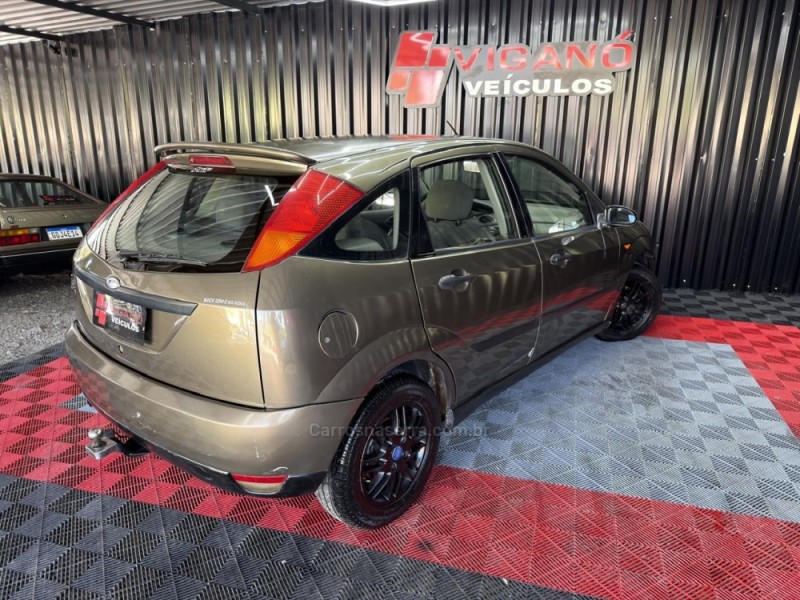 FOCUS 1.8 16V GASOLINA 4P MANUAL - 2001 - CAXIAS DO SUL