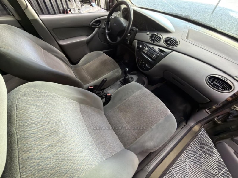 FOCUS 1.8 16V GASOLINA 4P MANUAL - 2001 - CAXIAS DO SUL