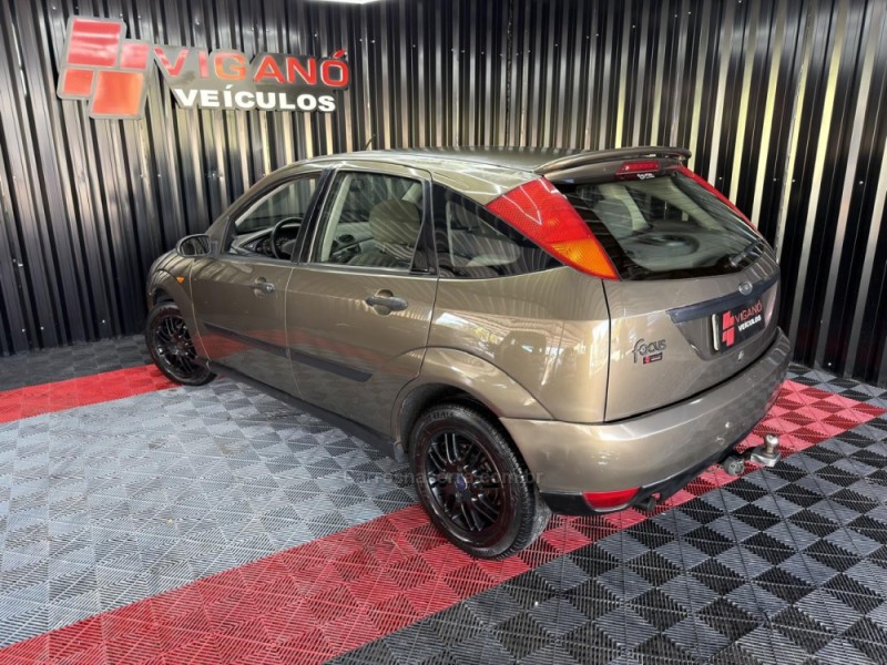 FOCUS 1.8 16V GASOLINA 4P MANUAL - 2001 - CAXIAS DO SUL