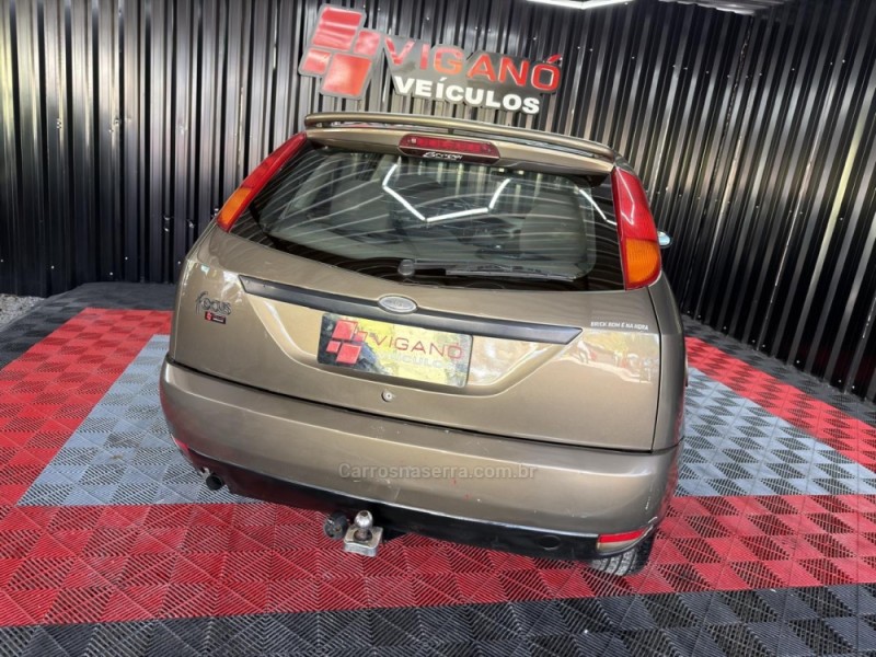 FOCUS 1.8 16V GASOLINA 4P MANUAL - 2001 - CAXIAS DO SUL