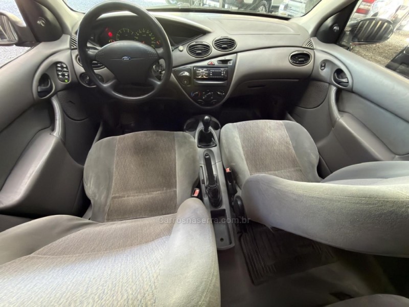 FOCUS 1.8 16V GASOLINA 4P MANUAL - 2001 - CAXIAS DO SUL