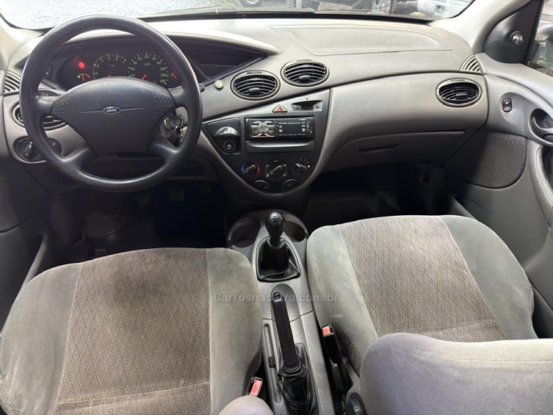 FOCUS 1.8 16V GASOLINA 4P MANUAL - 2001 - CAXIAS DO SUL