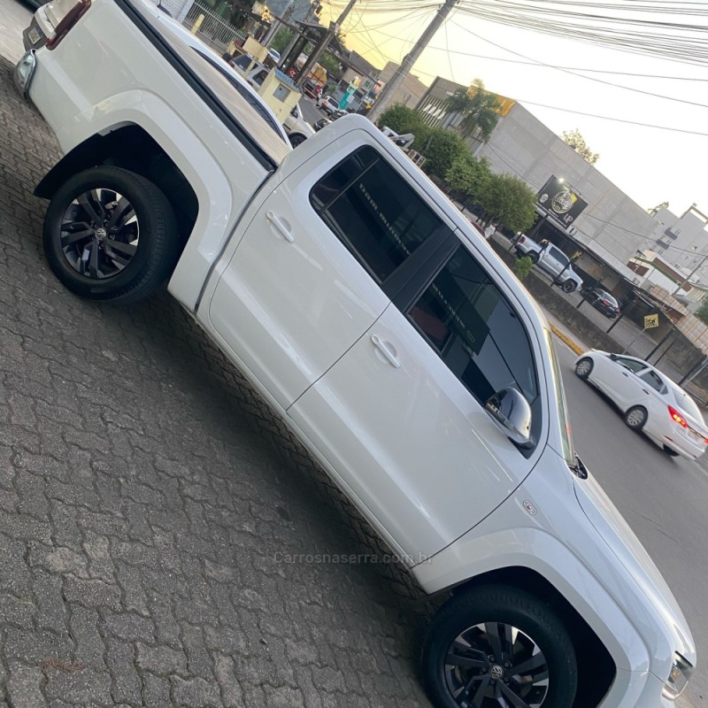 AMAROK 3.0 V6 TDI HIGHLINE CD DIESEL 4MOTION AUTOMÁTICO - 2024 - MONTENEGRO