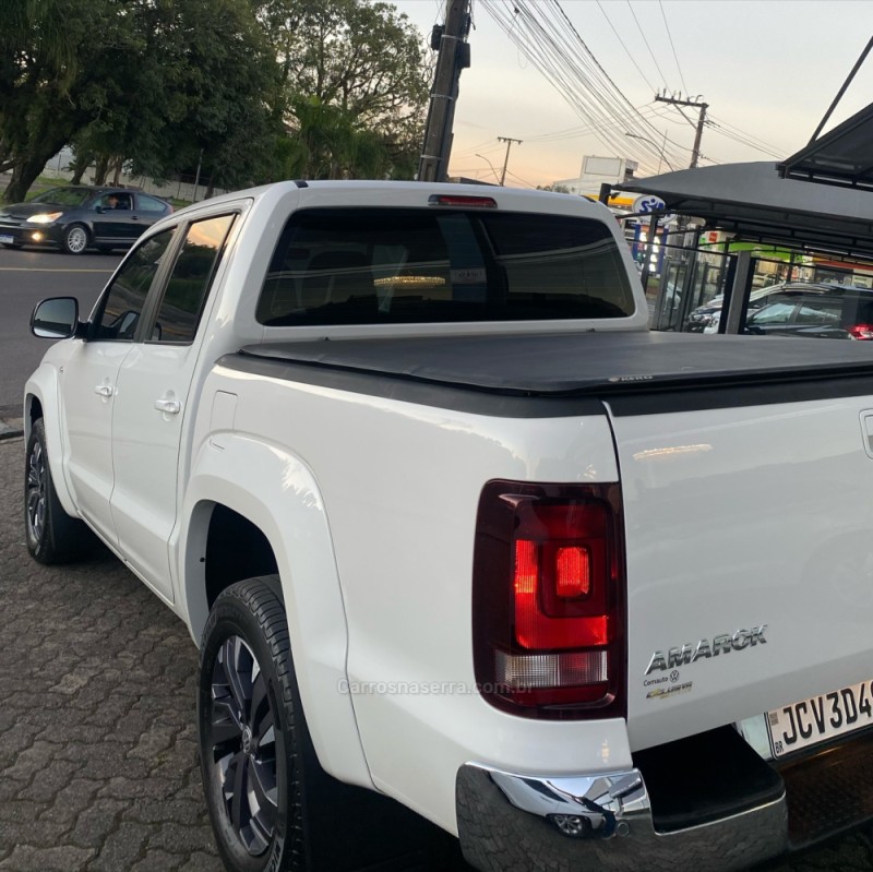 AMAROK 3.0 V6 TDI HIGHLINE CD DIESEL 4MOTION AUTOMÁTICO - 2024 - MONTENEGRO