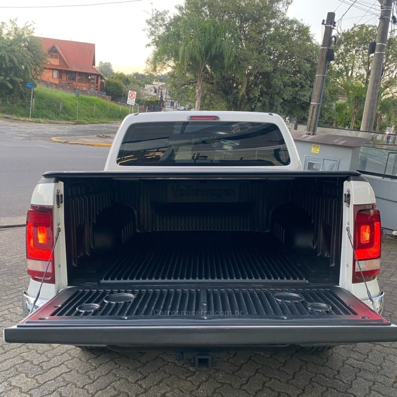 AMAROK 3.0 V6 TDI HIGHLINE CD DIESEL 4MOTION AUTOMÁTICO - 2024 - MONTENEGRO