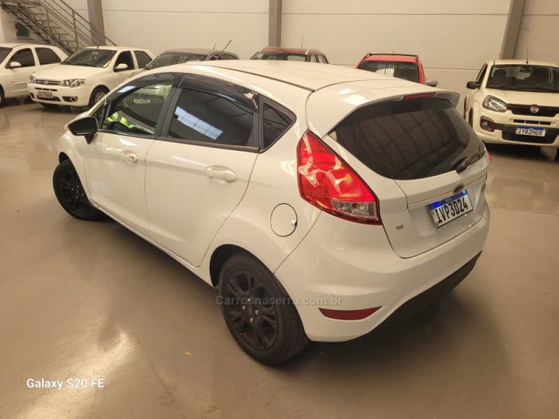FIESTA 1.6 SE HATCH PLUS 16V FLEX 4P MANUAL - 2015 - NOVA PRATA