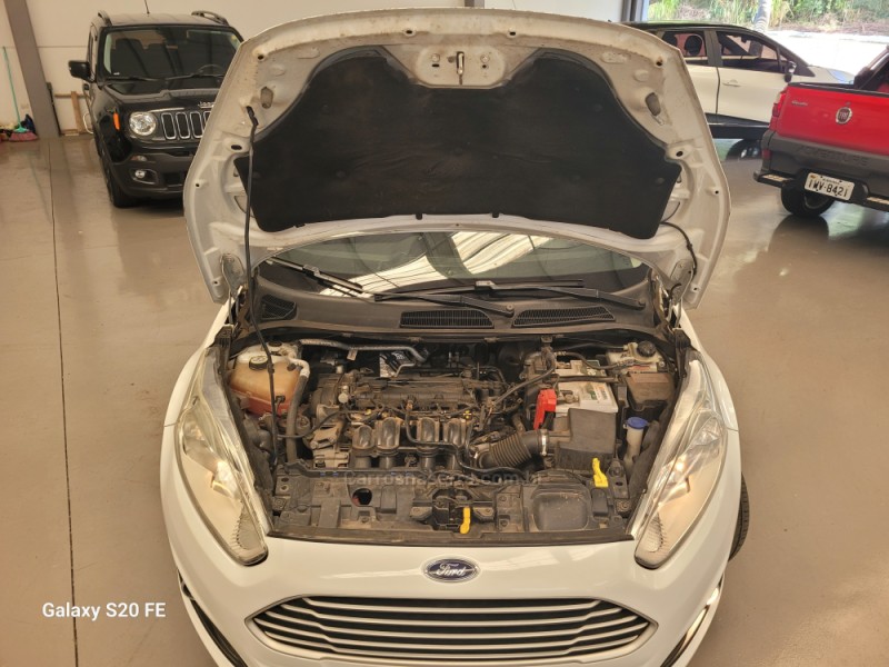FIESTA 1.6 SE HATCH PLUS 16V FLEX 4P MANUAL - 2015 - NOVA PRATA