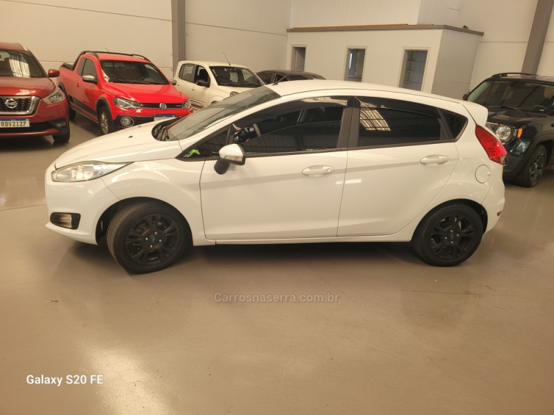 FIESTA 1.6 SE HATCH PLUS 16V FLEX 4P MANUAL - 2015 - NOVA PRATA