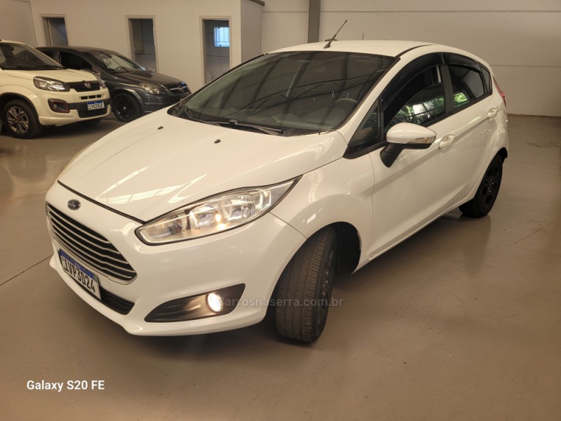 FIESTA 1.6 SE HATCH PLUS 16V FLEX 4P MANUAL - 2015 - NOVA PRATA