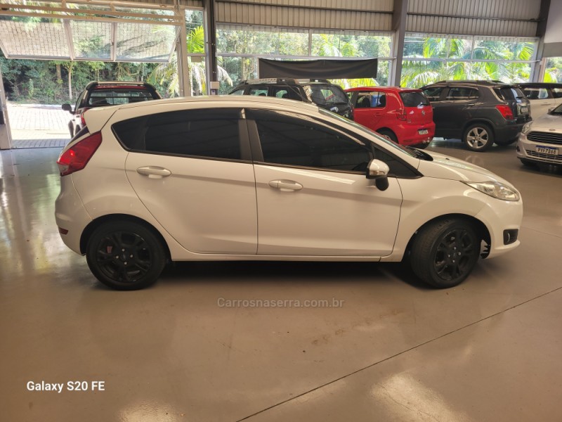 FIESTA 1.6 SE HATCH PLUS 16V FLEX 4P MANUAL - 2015 - NOVA PRATA