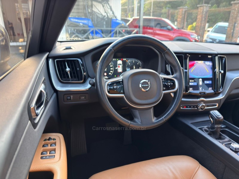 XC60 2.4 D5 MOMENTUM DIESEL AWD 4P AUTOMÁTICO - 2019 - CANELA