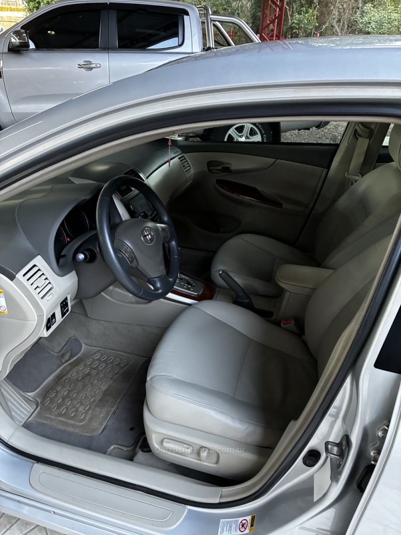 COROLLA 2.0 ALTIS PREMIUM 16V FLEX 4P AUTOMÁTICO - 2011 - CAXIAS DO SUL