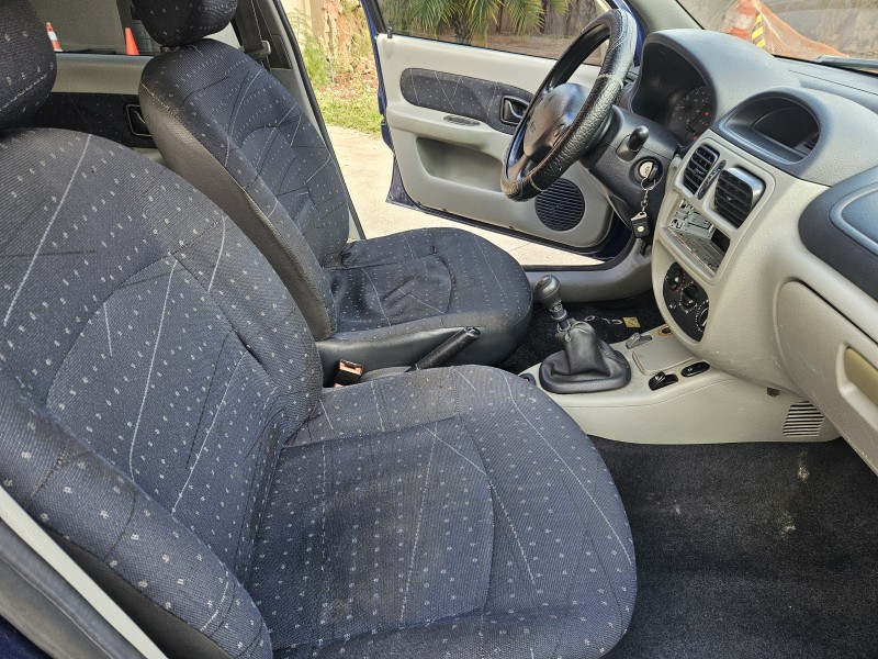 CLIO 1.0 EXPRESSION SEDAN 16V GASOLINA 4P MANUAL - 2003 - CAXIAS DO SUL
