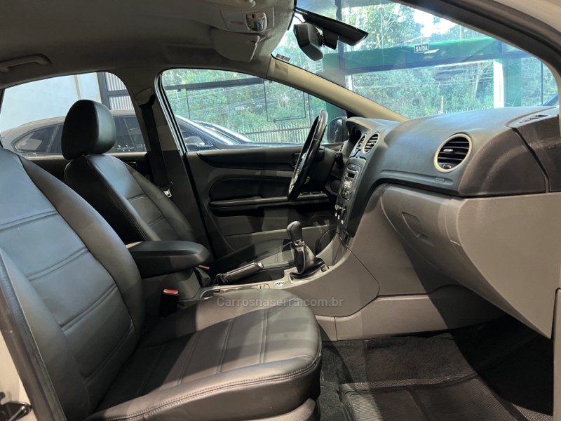 FOCUS 2.0 GLX SEDAN 16V FLEX 4P MANUAL - 2012 - CAXIAS DO SUL