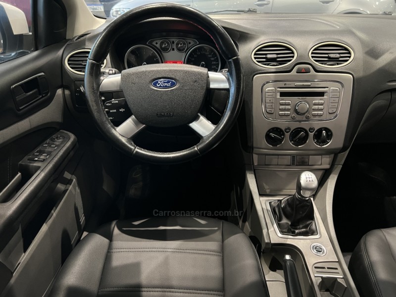 FOCUS 2.0 GLX SEDAN 16V FLEX 4P MANUAL - 2012 - CAXIAS DO SUL