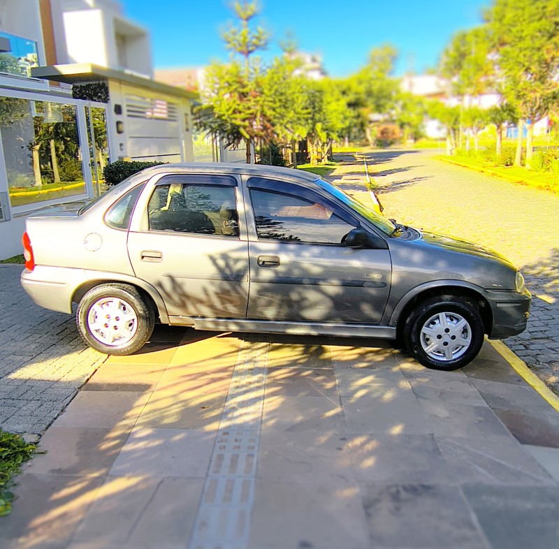 CLASSIC 1.0 MPFI 8V GASOLINA 4P MANUAL - 2005 - FARROUPILHA