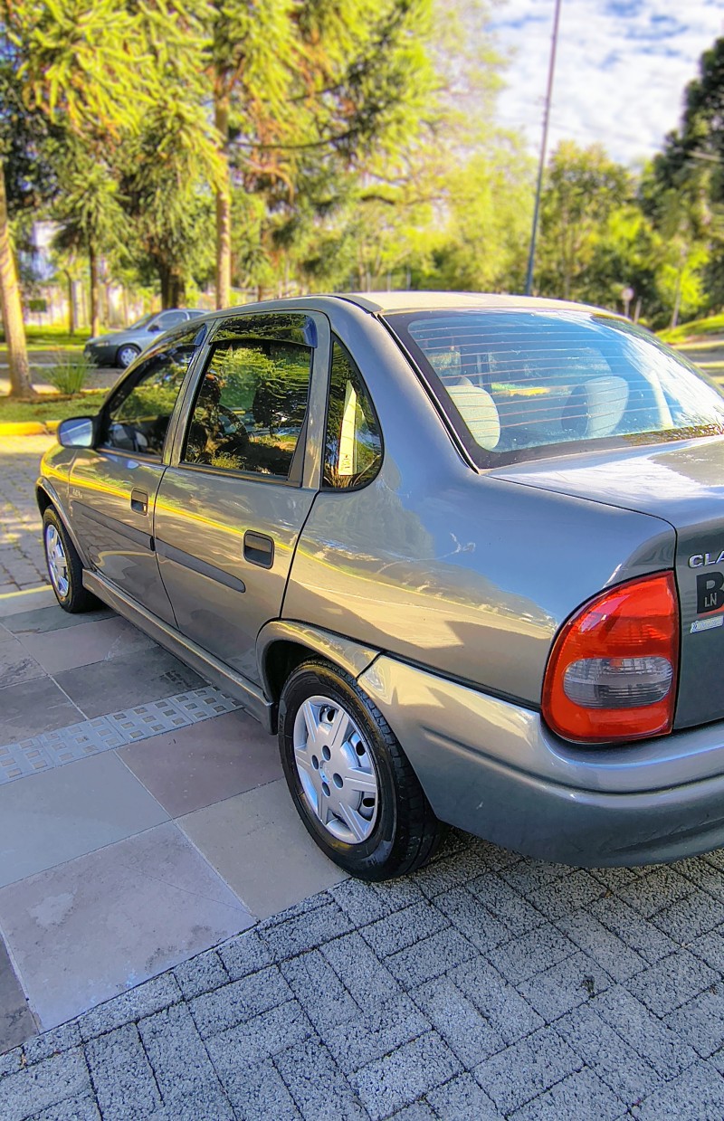 CLASSIC 1.0 MPFI 8V GASOLINA 4P MANUAL - 2005 - FARROUPILHA