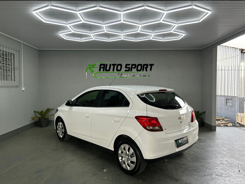 ONIX 1.4 MPFI LT 8V FLEX 4P MANUAL - 2015 - CAXIAS DO SUL