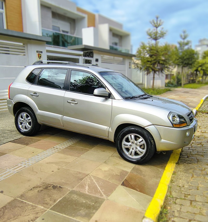 TUCSON 2.0 MPFI GL 16V 142CV 2WD GASOLINA 4P MANUAL - 2008 - FARROUPILHA