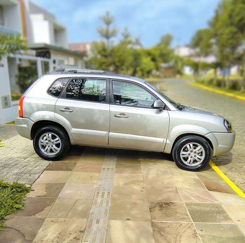 TUCSON 2.0 MPFI GL 16V 142CV 2WD GASOLINA 4P MANUAL - 2008 - FARROUPILHA
