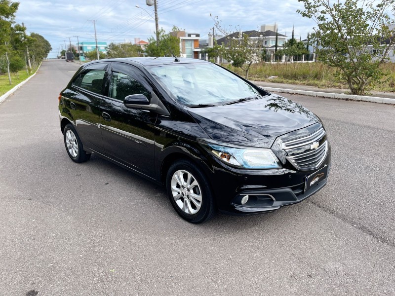 ONIX 1.4 MPFI LTZ 8V FLEX 4P MANUAL - 2014 - BENTO GONçALVES