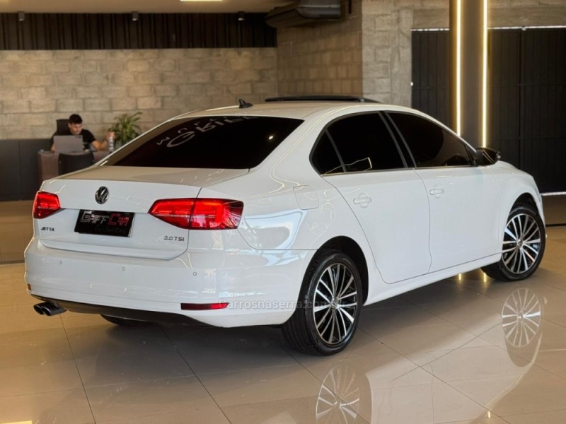 JETTA 2.0 TSI HIGHLINE 200CV GASOLINA 4P TIPTRONIC - 2017 - DOIS IRMãOS