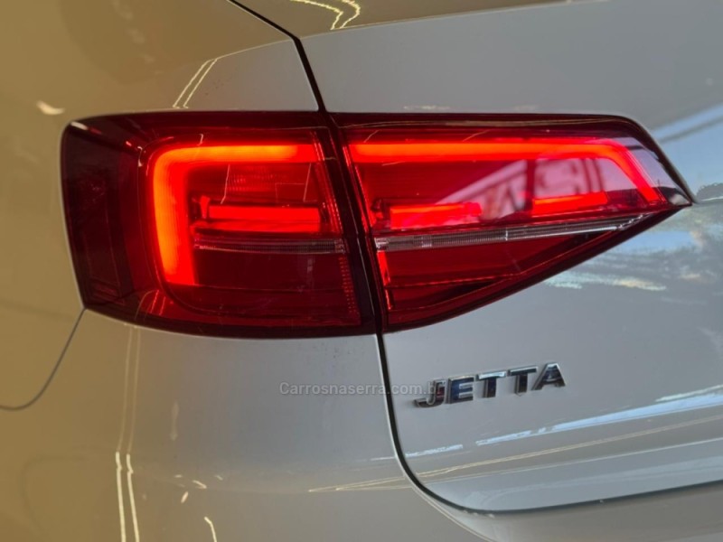 JETTA 2.0 TSI HIGHLINE 200CV GASOLINA 4P TIPTRONIC - 2017 - DOIS IRMãOS