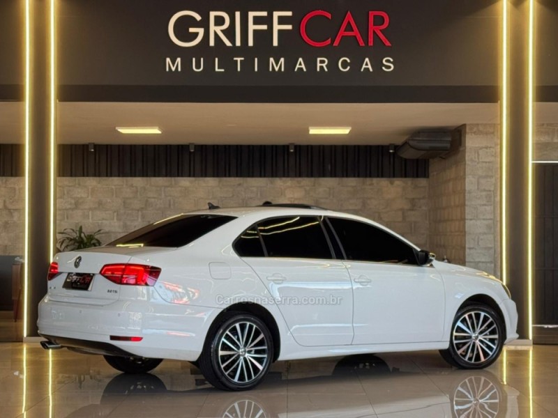 JETTA 2.0 TSI HIGHLINE 200CV GASOLINA 4P TIPTRONIC - 2017 - DOIS IRMãOS
