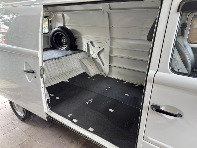 KOMBI 1.4 MI FURGÃO 8V FLEX 3P MANUAL - 2013 - FARROUPILHA
