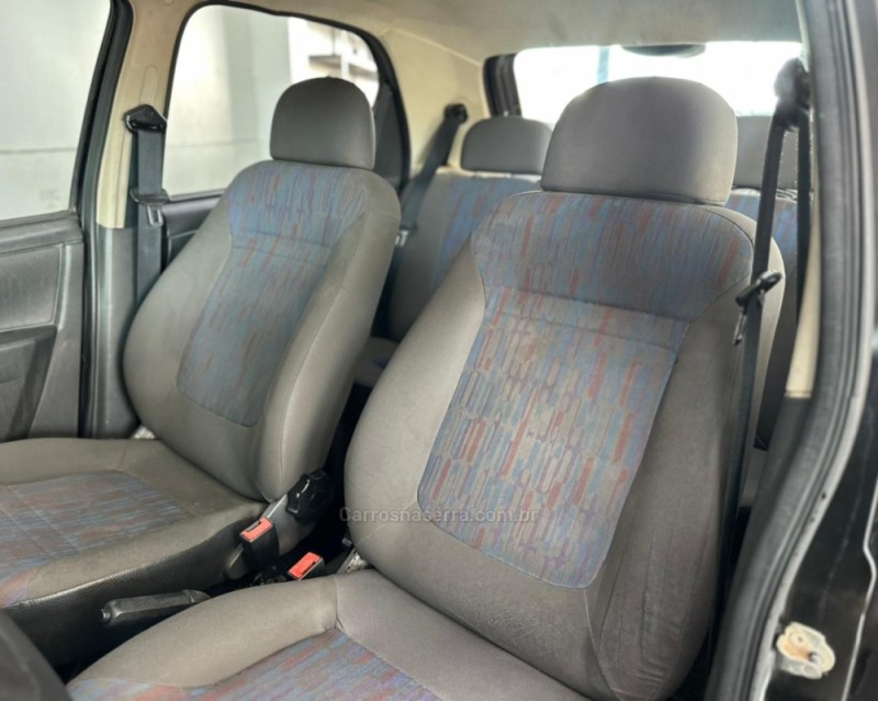 CELTA 1.0 MPFI LIFE 8V FLEX 4P MANUAL - 2011 - VACARIA
