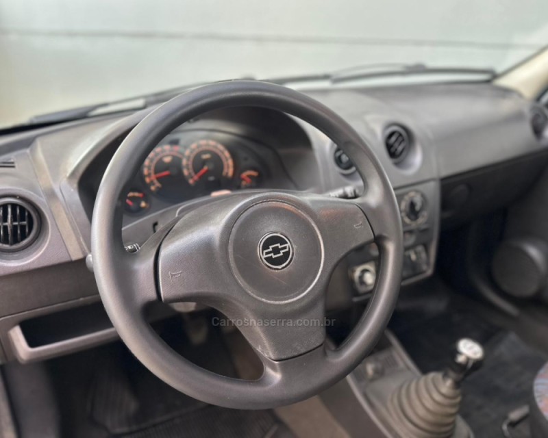 CELTA 1.0 MPFI LIFE 8V FLEX 4P MANUAL - 2011 - VACARIA