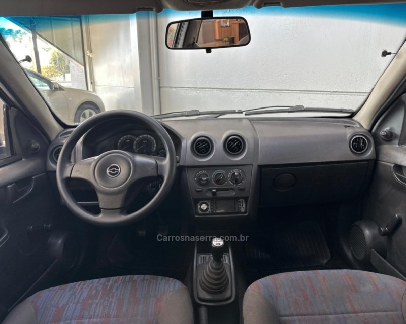 CELTA 1.0 MPFI LIFE 8V FLEX 4P MANUAL - 2011 - VACARIA