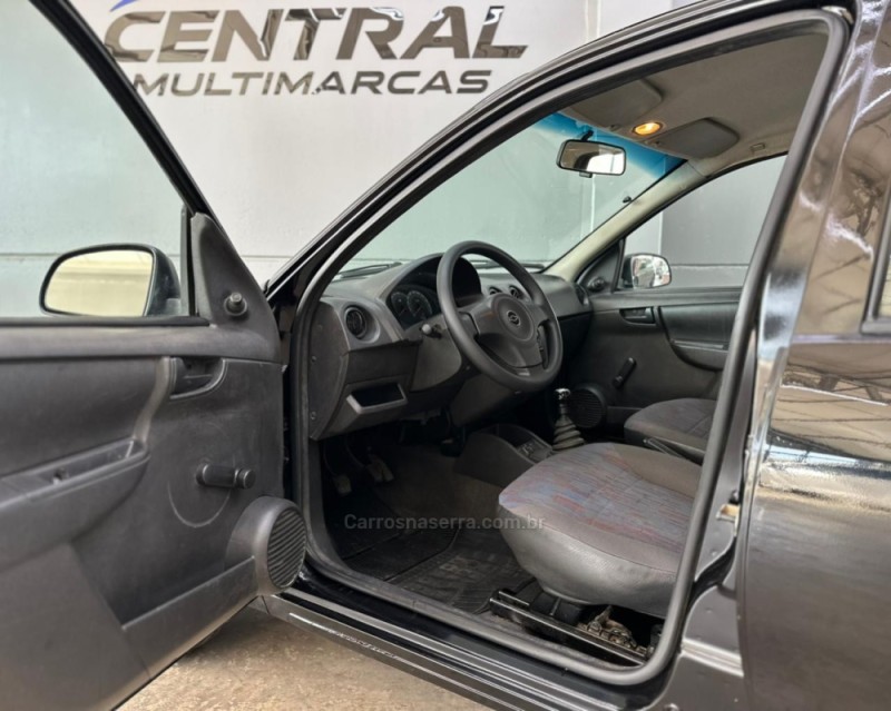 CELTA 1.0 MPFI LIFE 8V FLEX 4P MANUAL - 2011 - VACARIA