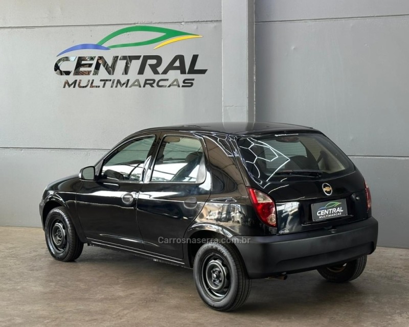 CELTA 1.0 MPFI LIFE 8V FLEX 4P MANUAL - 2011 - VACARIA