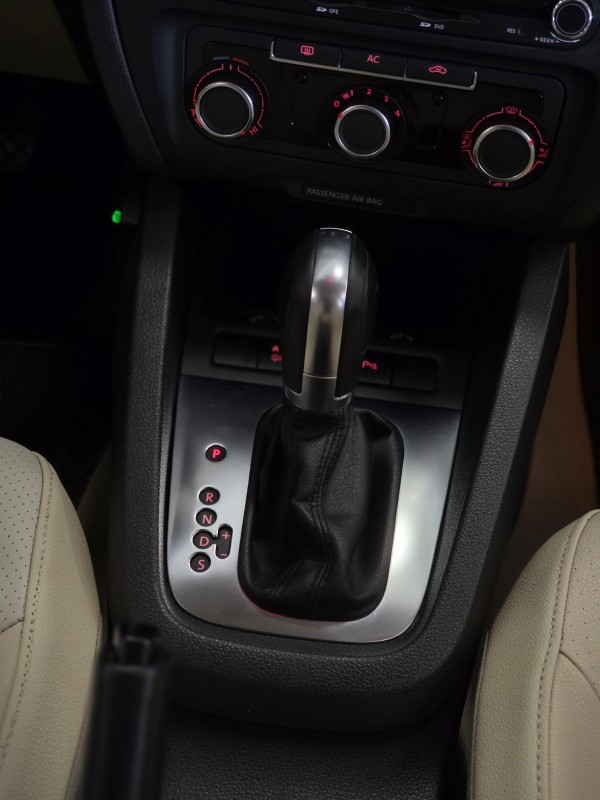 JETTA 2.0 COMFORTLINE FLEX 4P TIPTRONIC - 2012 - CAXIAS DO SUL