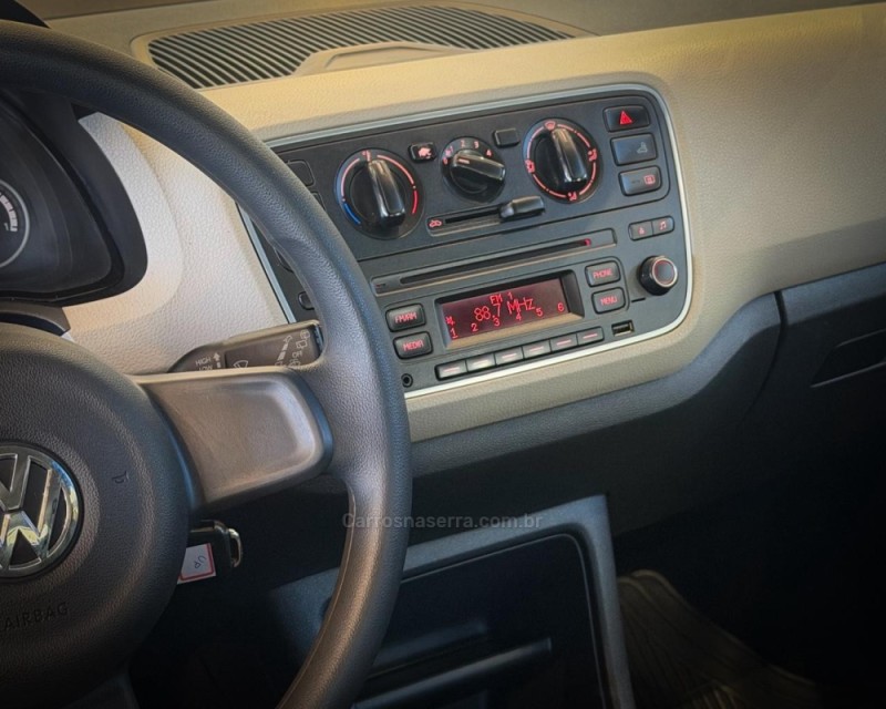 UP 1.0 TSI MOVE UP 12V FLEX 4P MANUAL - 2016 - GARIBALDI