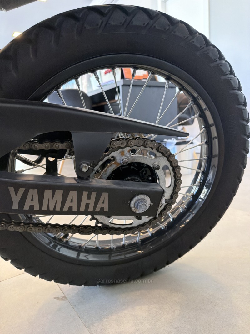 XTZ 250 LANDER - 2023 - VERANóPOLIS