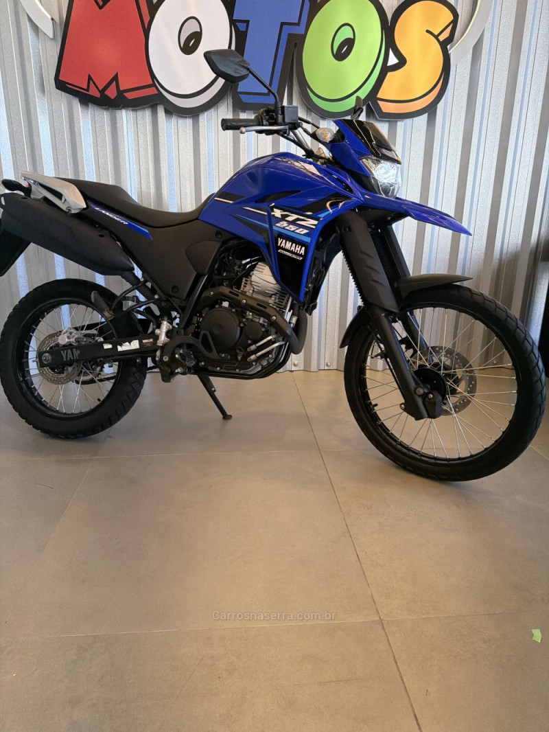 XTZ 250 LANDER - 2023 - VERANóPOLIS