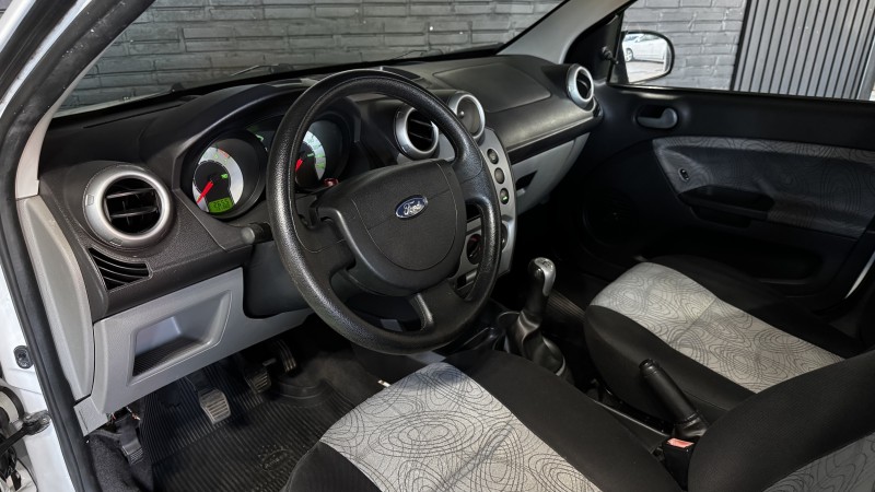 FIESTA 1.0 MPI SEDAN 8V FLEX 4P MANUAL - 2009 - FELIZ