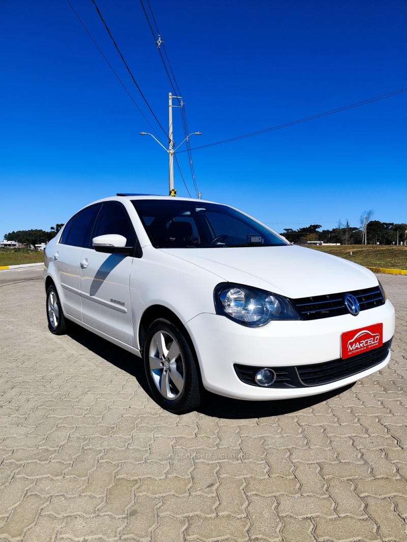 POLO SEDAN 1.6 MI COMFORTLINE 8V FLEX 4P AUTOMATIZADO - 2014 - GUAPORé