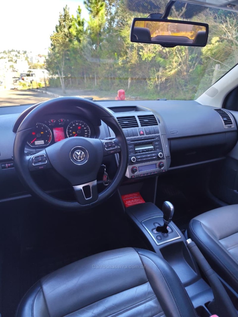 POLO SEDAN 1.6 MI COMFORTLINE 8V FLEX 4P AUTOMATIZADO - 2014 - GUAPORé