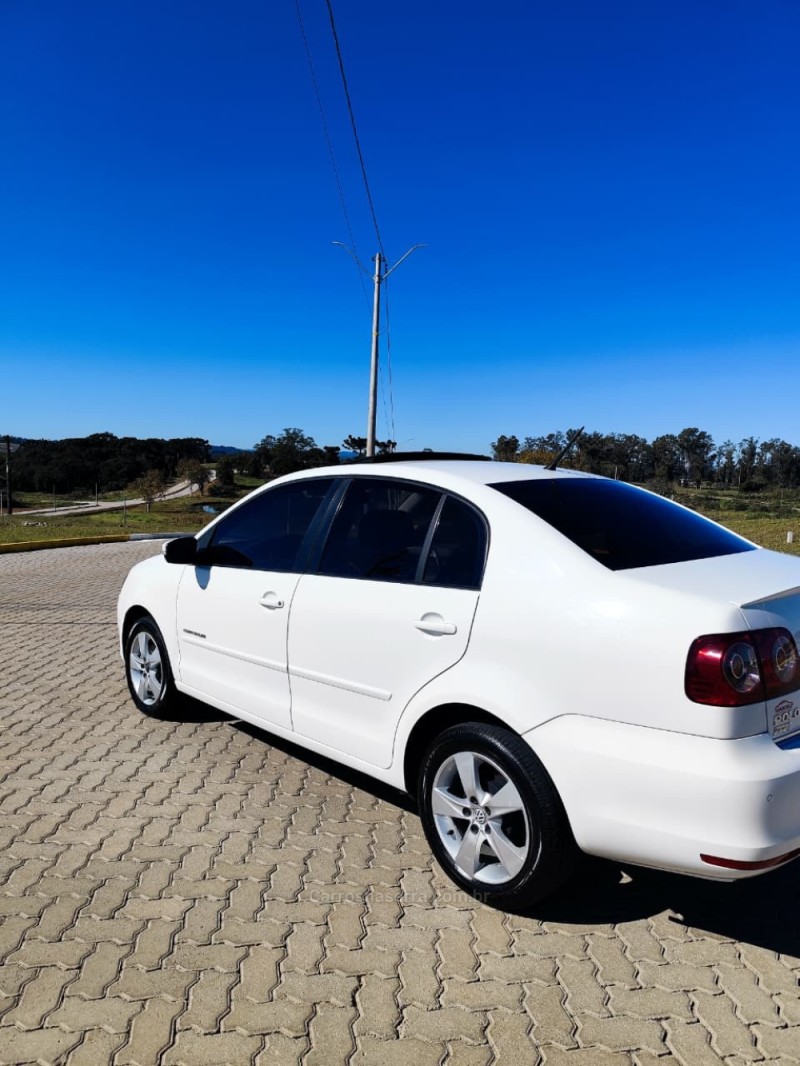 POLO SEDAN 1.6 MI COMFORTLINE 8V FLEX 4P AUTOMATIZADO - 2014 - GUAPORé
