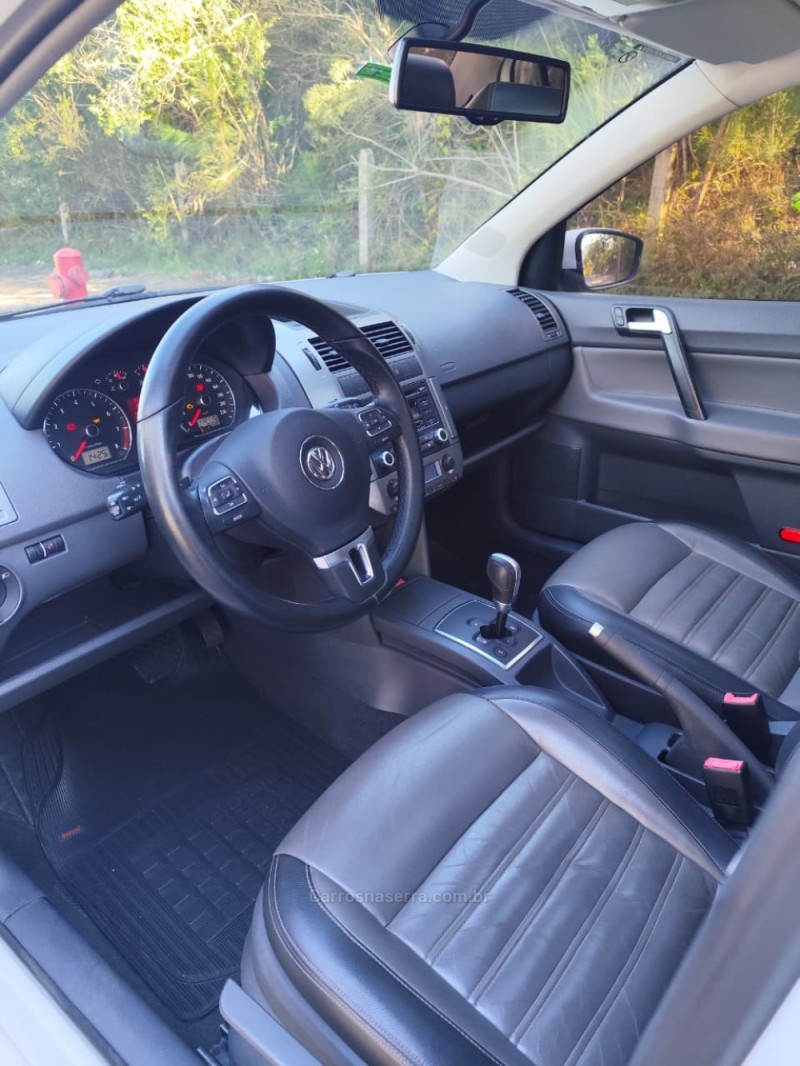 POLO SEDAN 1.6 MI COMFORTLINE 8V FLEX 4P AUTOMATIZADO - 2014 - GUAPORé