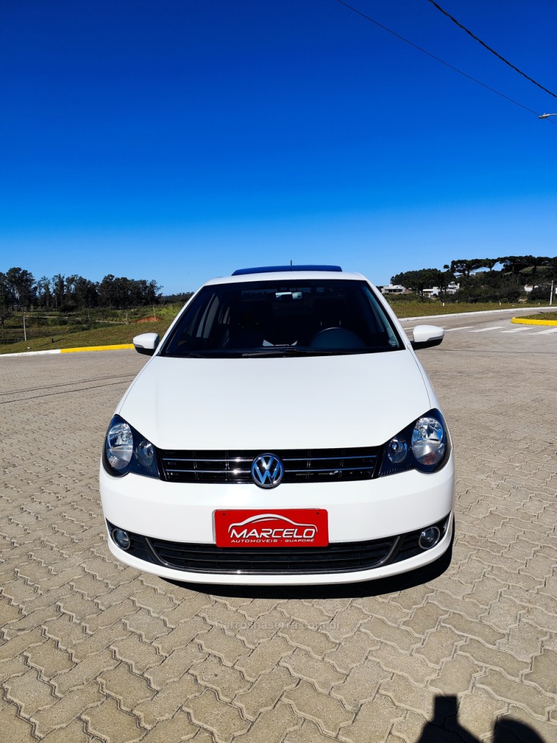 POLO SEDAN 1.6 MI COMFORTLINE 8V FLEX 4P AUTOMATIZADO - 2014 - GUAPORé