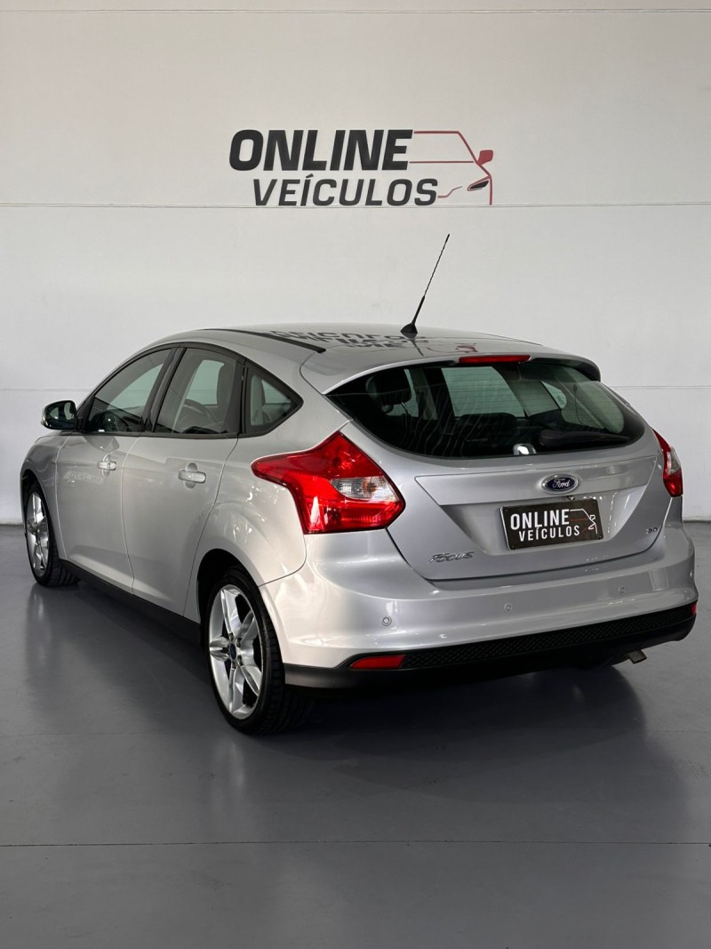 FOCUS 2.0 SE PLUS 16V FLEX 4P AUTOMÁTICO - 2015 - FARROUPILHA