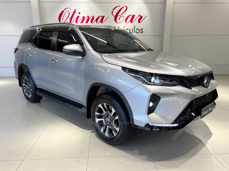 HILUX SW4 2.8 4X4 SRX PLATINUM TURBO DIESEL 4P AUTOMÁTICO - 2025 - FLORES DA CUNHA